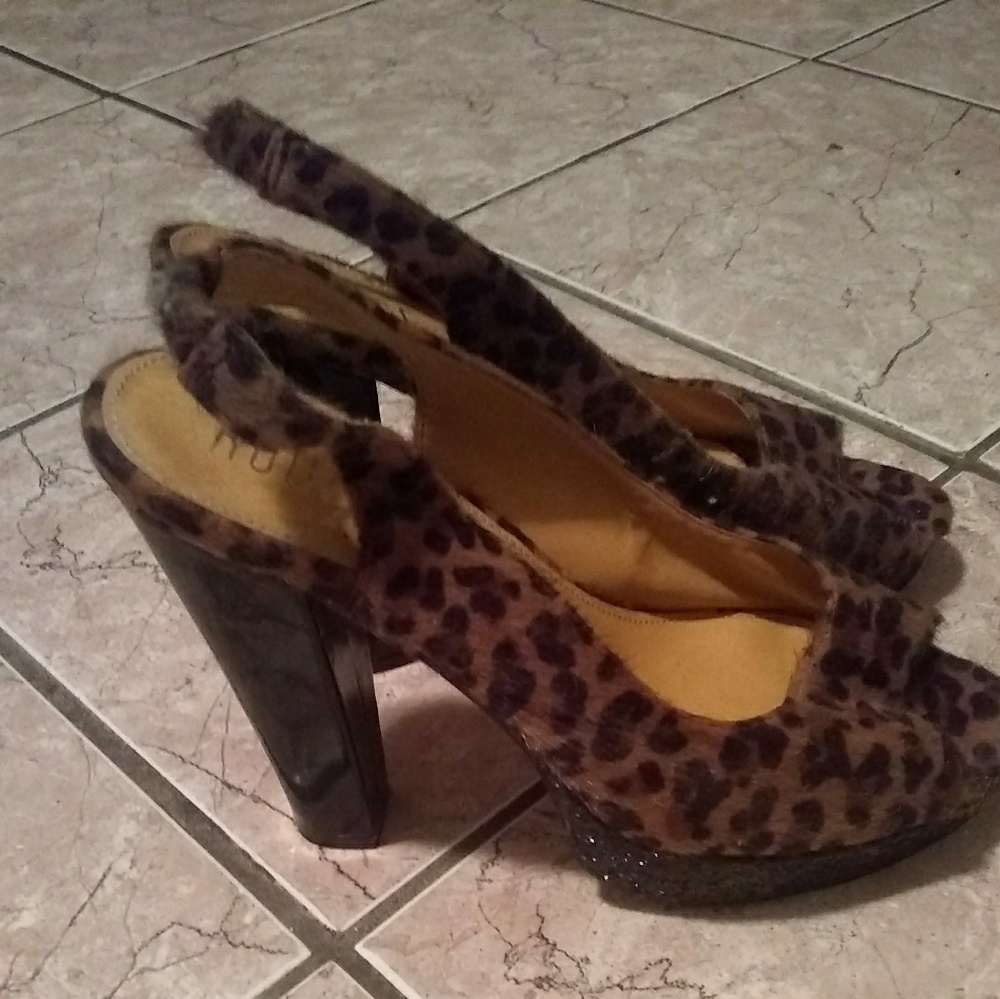 Shoes - Picture 3 of 3